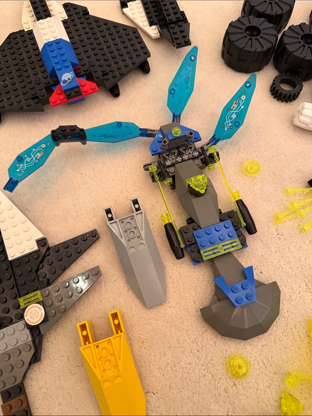 Miscellaneous Lego Plane Parts / Wheels / Etc - Picture 3 of 14